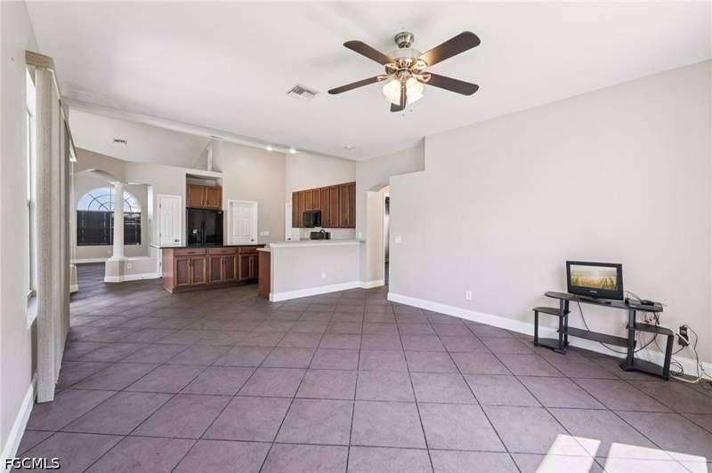 4 bedroom SingleFamilyResidence at 18310 Plumbago Ct, Town Lakes, Lehigh Acres — photo 5