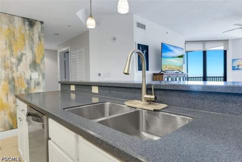 5781 Cape Harbour Dr 1108, Cape Coral FL - photo 16 of 39