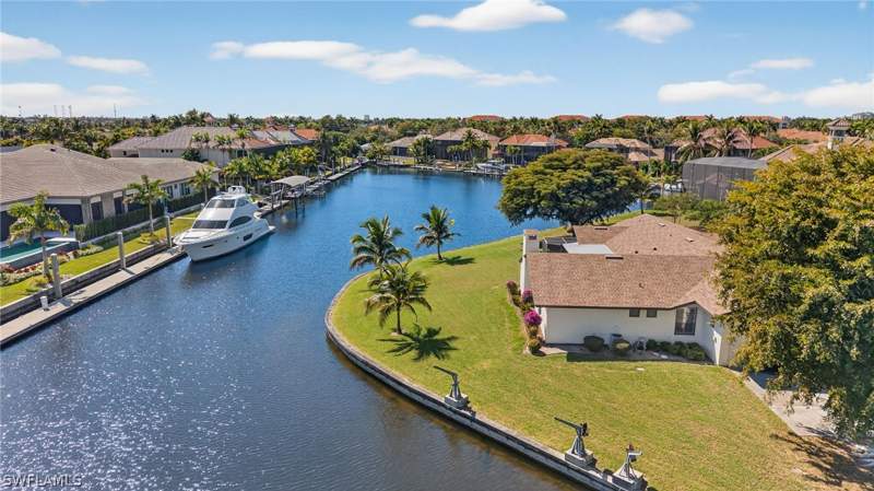 4 bedroom SingleFamilyResidence at 6824 Danah Ct, Palmetto Point, Fort Myers — photo 2