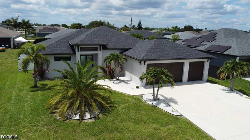 3 bedroom SingleFamilyResidence at 225 NW 1st St, Cape Coral, Cape Coral — photo 1