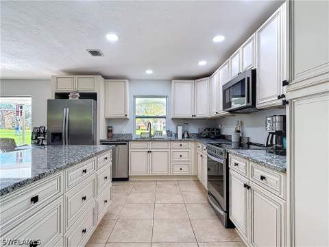 4364 Beechwood Lake Dr, Naples FL - photo 16 of 41