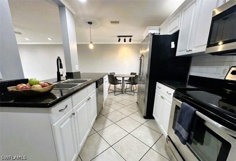 2 bedroom Condominium at 2366 E Mall Dr 514, Towers Condo, Fort Myers — photo 3