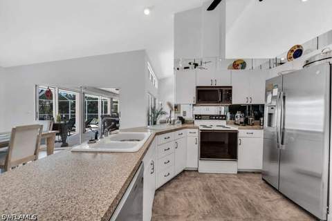 532 Roma Ct, Naples FL - photo 6 of 17