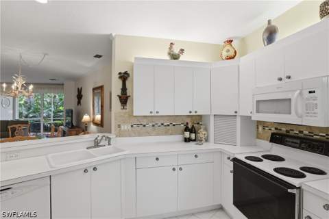 8420 Excalibur Cir R6, Naples FL - photo 9 of 40