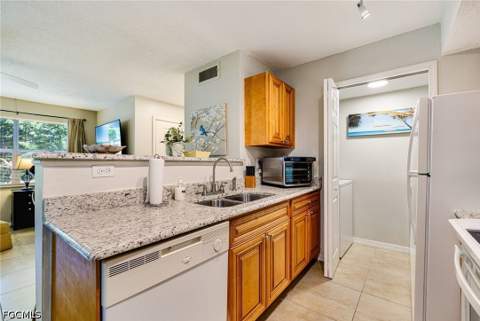 12620 Equestrian Cir 1705, Fort Myers FL - photo 8 of 41
