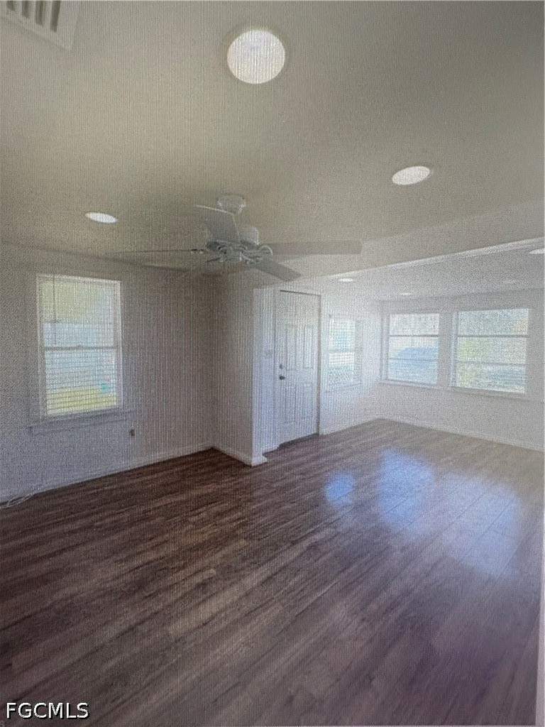 3 bedroom SingleFamilyResidence at 333 San Bernardino St, Palmona Park, North Fort Myers — photo 2