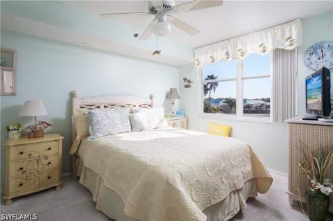5550 Heron Point Dr 305, Naples FL - photo 10 of 23