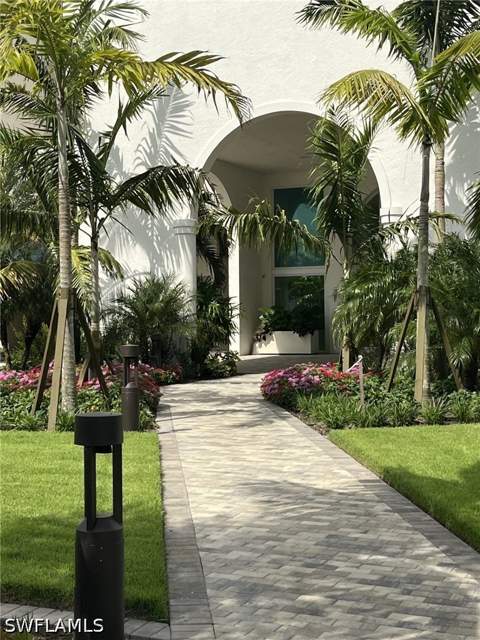 5550 Heron Point Dr 305, Naples FL - photo 13 of 23