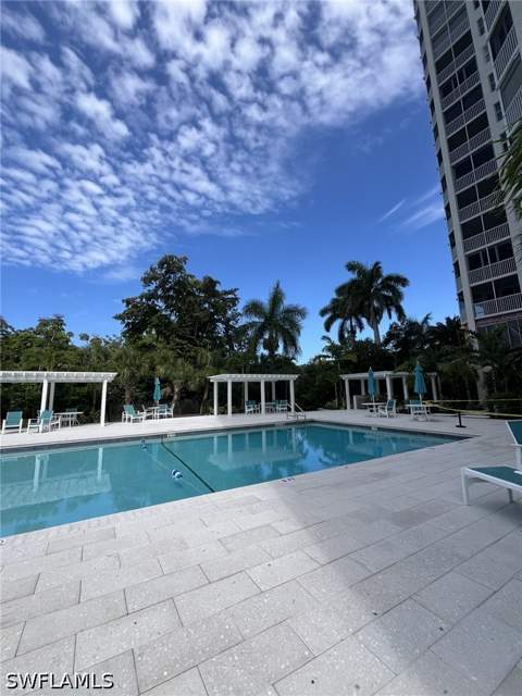 5550 Heron Point Dr 305, Naples FL - photo 18 of 23