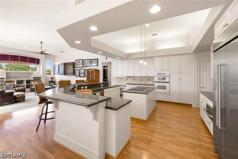 4 bedroom SingleFamilyResidence at 5215 Old Gallows Way, Knights Bridge, Naples — photo 4