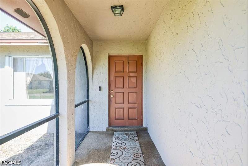 3 bedroom SingleFamilyResidence at 1433 SE 14th Ter, Cape Coral - Lee County Industrial Park, Cape Coral — photo 2