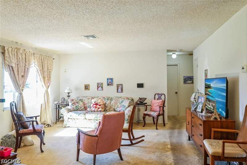 3 bedroom SingleFamilyResidence at 1433 SE 14th Ter, Cape Coral - Lee County Industrial Park, Cape Coral — photo 3