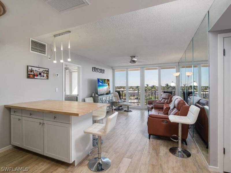 2 bedroom Condominium at 180 Seaview Ct 612, Tradewinds Apts Of Marco Island, Marco Island — photo 2
