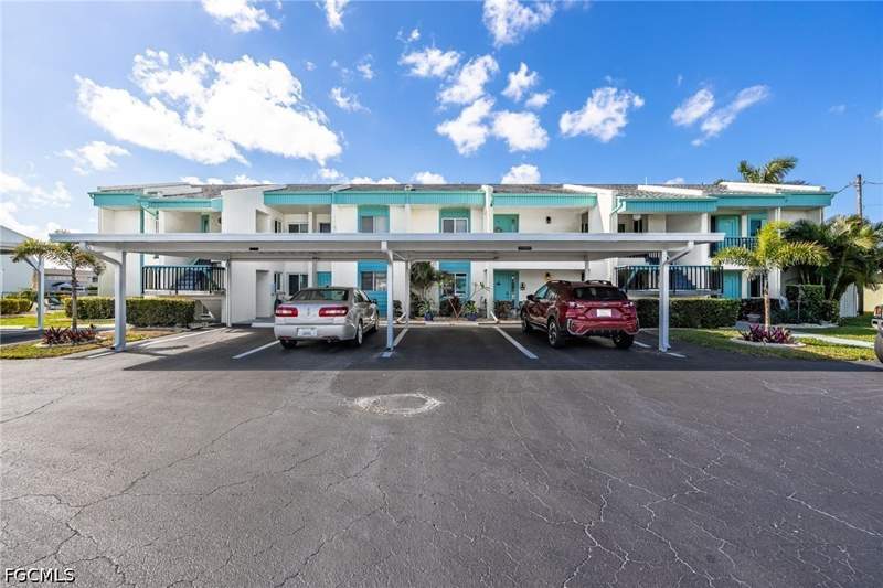 2 bedroom Townhouse at 1322 SE 40th St 2, Harbour Castle Condo, Cape Coral — photo 3