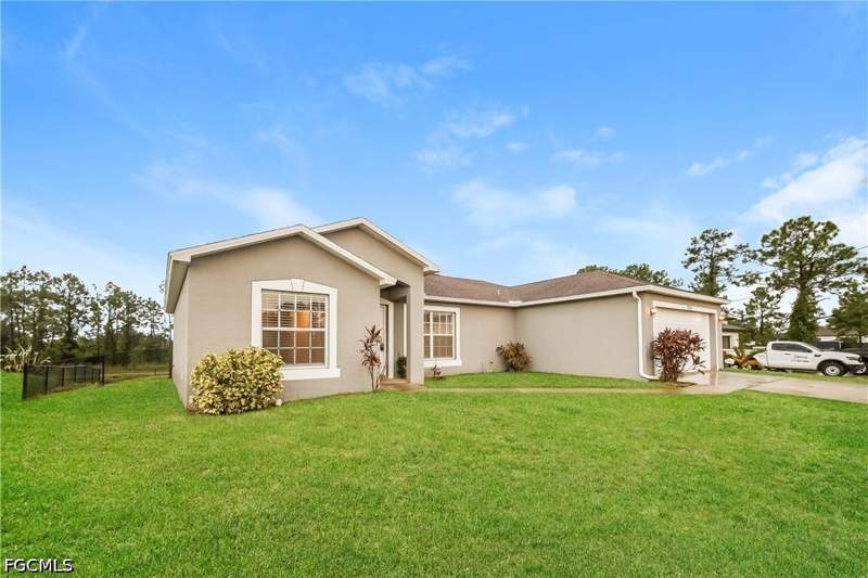 3 bedroom SingleFamilyResidence at 2705 Villa Ave S, Lehigh Acres, Lehigh Acres — photo 2