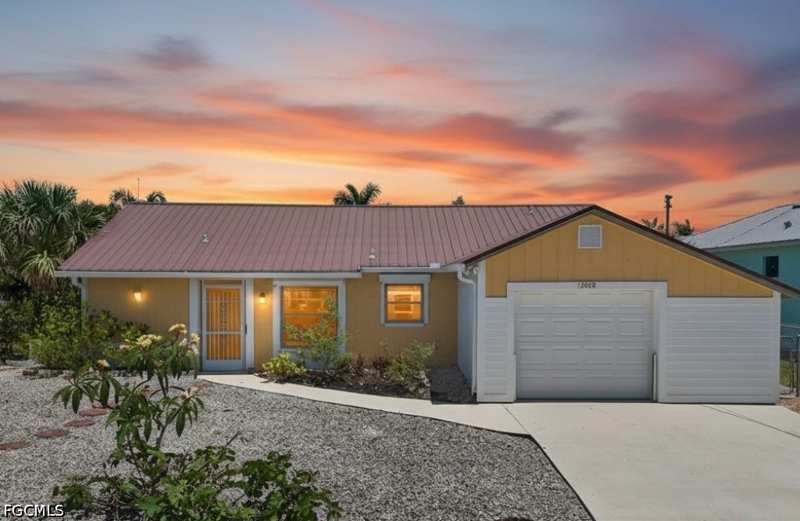 2 bedroom SingleFamilyResidence at 12068 Matlacha Blvd, Matlacha Isles, Matlacha Isles — photo 1