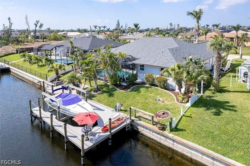 3 bedroom SingleFamilyResidence at 4005 SW 17th Pl, Cape Coral, Cape Coral — photo 3