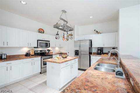 4005 SW 17th Pl, Cape Coral FL - photo 7 of 36
