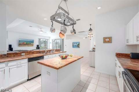 4005 SW 17th Pl, Cape Coral FL - photo 8 of 36