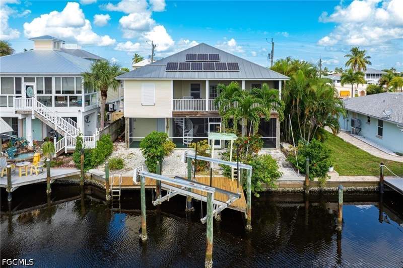 2 bedroom SingleFamilyResidence at 2761 Geary St, Island Harbors, Matlacha — photo 2