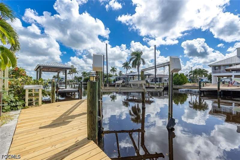2 bedroom SingleFamilyResidence at 2761 Geary St, Island Harbors, Matlacha — photo 3