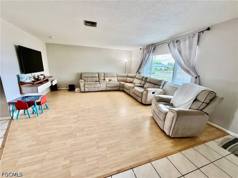 3 bedroom SingleFamilyResidence at 720 Shadyside St, Willow Lake South, Lehigh Acres — photo 3