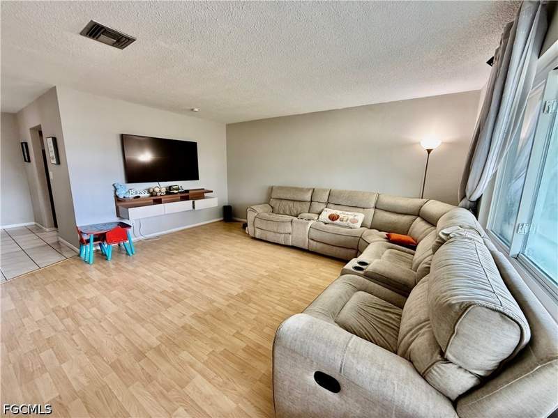 3 bedroom SingleFamilyResidence at 720 Shadyside St, Willow Lake South, Lehigh Acres — photo 5