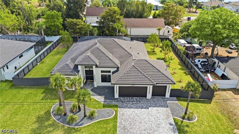 4 bedroom SingleFamilyResidence at 423 SW 19th Ave, Cape Coral, Cape Coral — photo 4