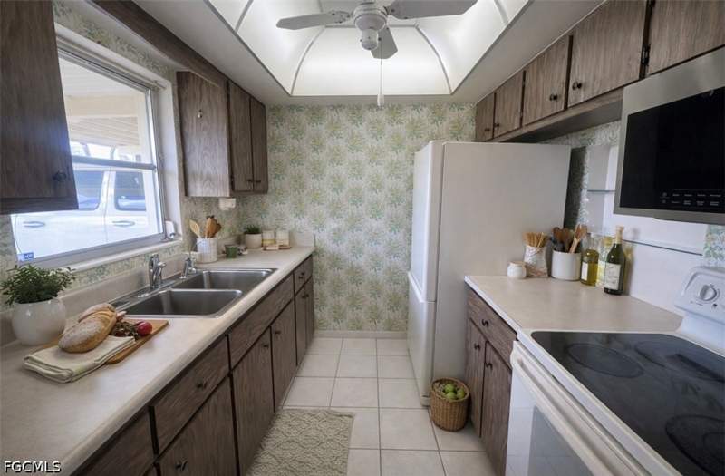 2 bedroom Attached at 2210 Gardenia Way, Camille Gardens, Lehigh Acres — photo 5
