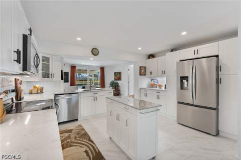 9 Fairview Blvd, Fort Myers Beach FL - photo 7 of 40