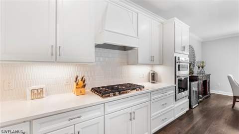 10428 Ventana Ln, Naples FL - photo 6 of 38