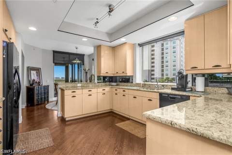 425 Cove Tower Dr 504, Naples FL - photo 15 of 41