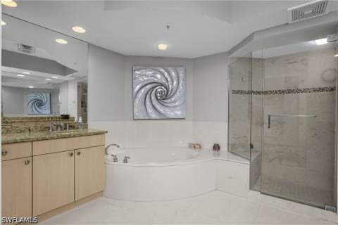 425 Cove Tower Dr 504, Naples FL - photo 20 of 41