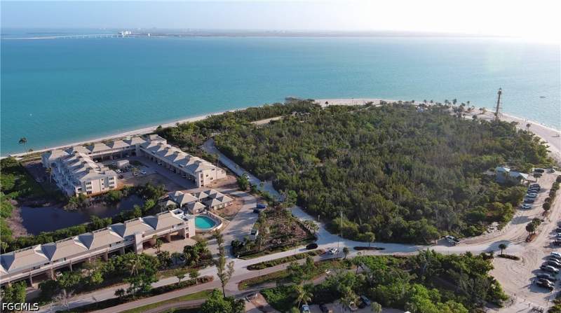 2 bedroom Condominium at 200 Periwinkle Way 225, Lighthouse Point Condo, Sanibel — photo 3