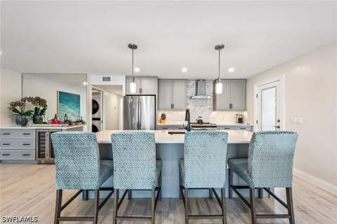 2850 Gulf Shore Blvd N 102, Naples FL - photo 10 of 27