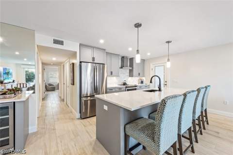 2850 Gulf Shore Blvd N 102, Naples FL - photo 8 of 27