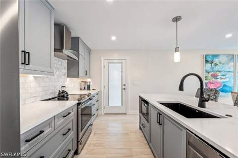 2850 Gulf Shore Blvd N 102, Naples FL - photo 9 of 27