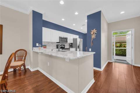 8253 Parkstone Pl 106, Naples FL - photo 6 of 30