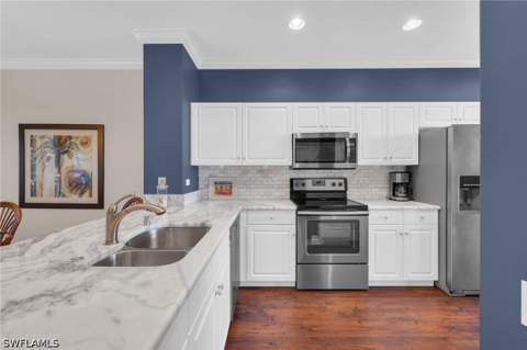 8253 Parkstone Pl 106, Naples FL - photo 7 of 30