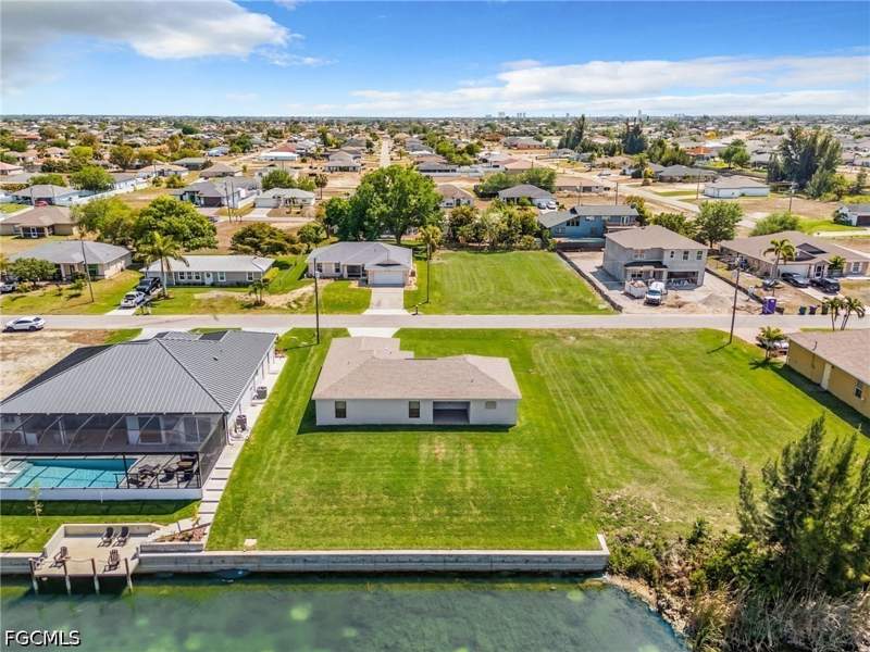 3 bedroom SingleFamilyResidence at 916 NE 1st Pl, Cape Coral, Cape Coral — photo 4
