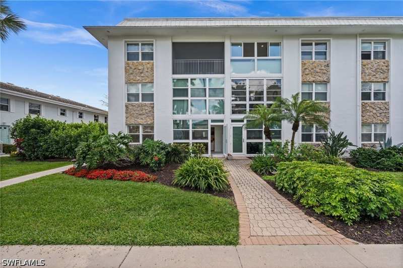 2 bedroom Condominium at 1021 3rd St S 112, Town Manor, Naples — photo 1