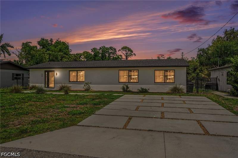 4 bedroom SingleFamilyResidence at 73 Cardinal Dr, Holeusa Estates, North Fort Myers — photo 2