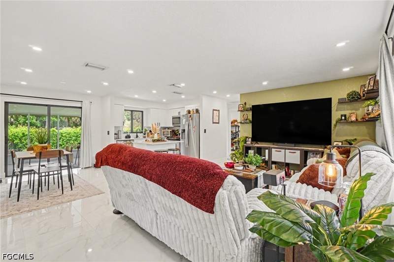 4 bedroom SingleFamilyResidence at 73 Cardinal Dr, Holeusa Estates, North Fort Myers — photo 3