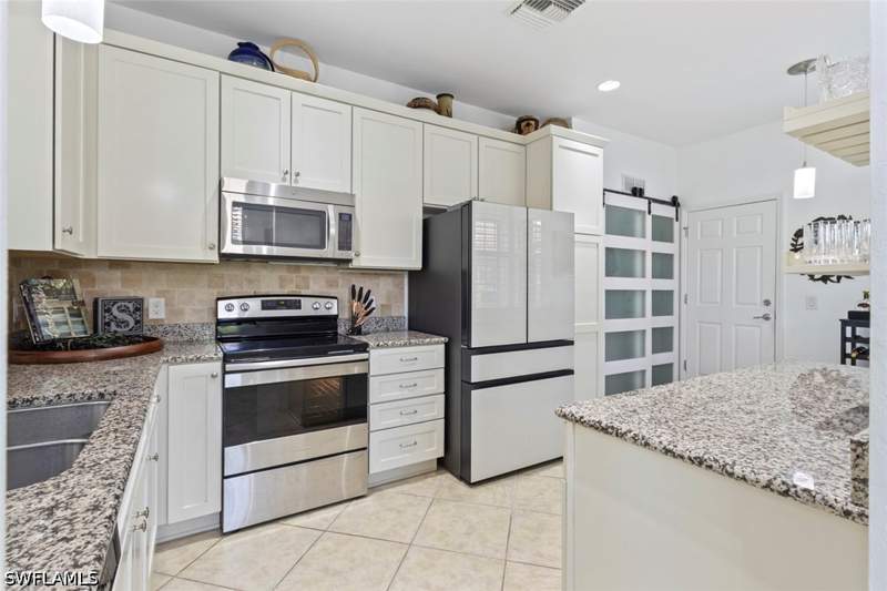 3 bedroom SingleFamilyResidence at 5719 Declaration Ct, Del Webb, Ave Maria — photo 5