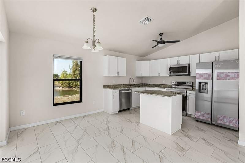 3 bedroom SingleFamilyResidence at 923 NE 1st Ave, Cape Coral, Cape Coral — photo 3