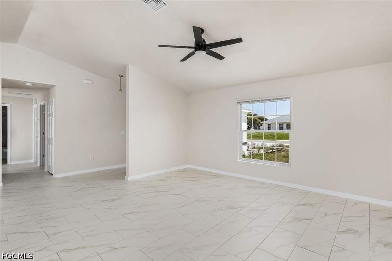 3 bedroom SingleFamilyResidence at 923 NE 1st Ave, Cape Coral, Cape Coral — photo 4