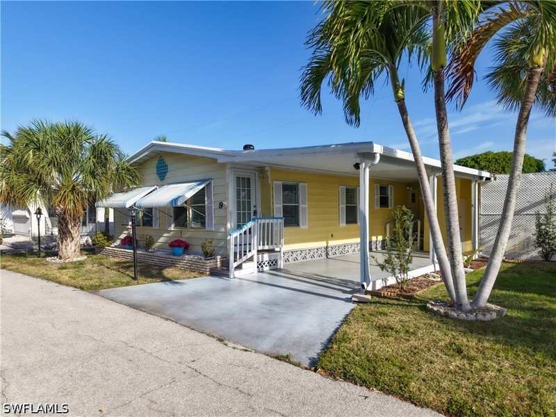 2 bedroom ManufacturedHome at 9 Moorhead Mnr 9, Moorhead Manor, Naples — photo 1