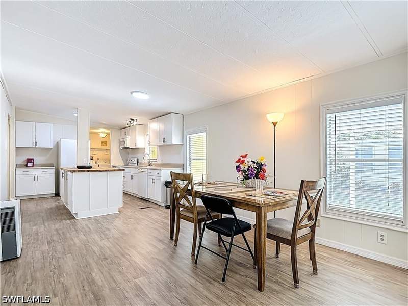 2 bedroom ManufacturedHome at 9 Moorhead Mnr 9, Moorhead Manor, Naples — photo 2