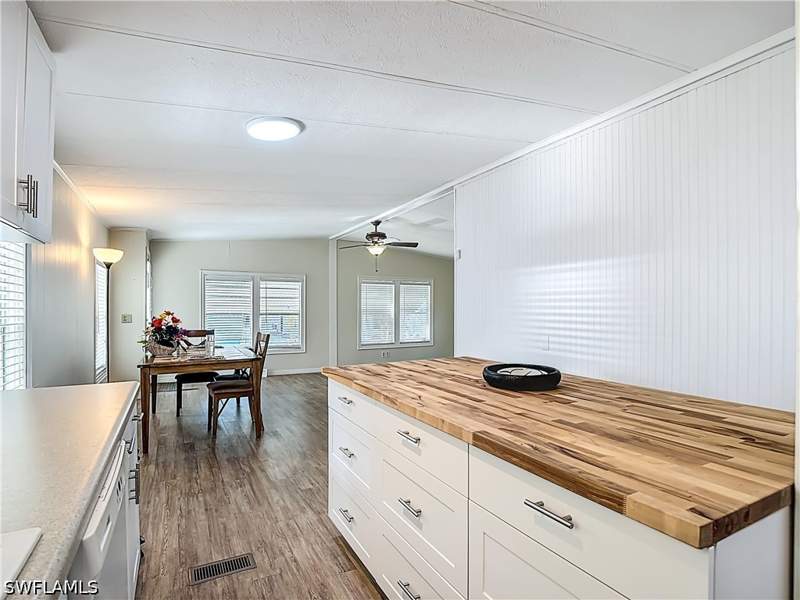 2 bedroom ManufacturedHome at 9 Moorhead Mnr 9, Moorhead Manor, Naples — photo 5