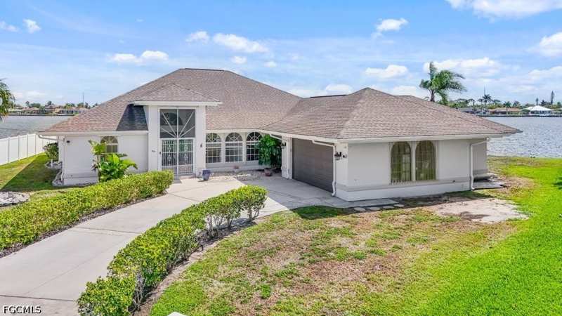 3 bedroom SingleFamilyResidence at 837 SW 2nd Ave, Cape Coral, Cape Coral — photo 1